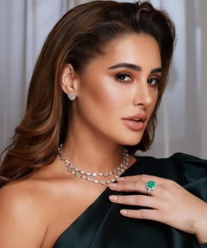 A woman wearing a green dress and a necklace